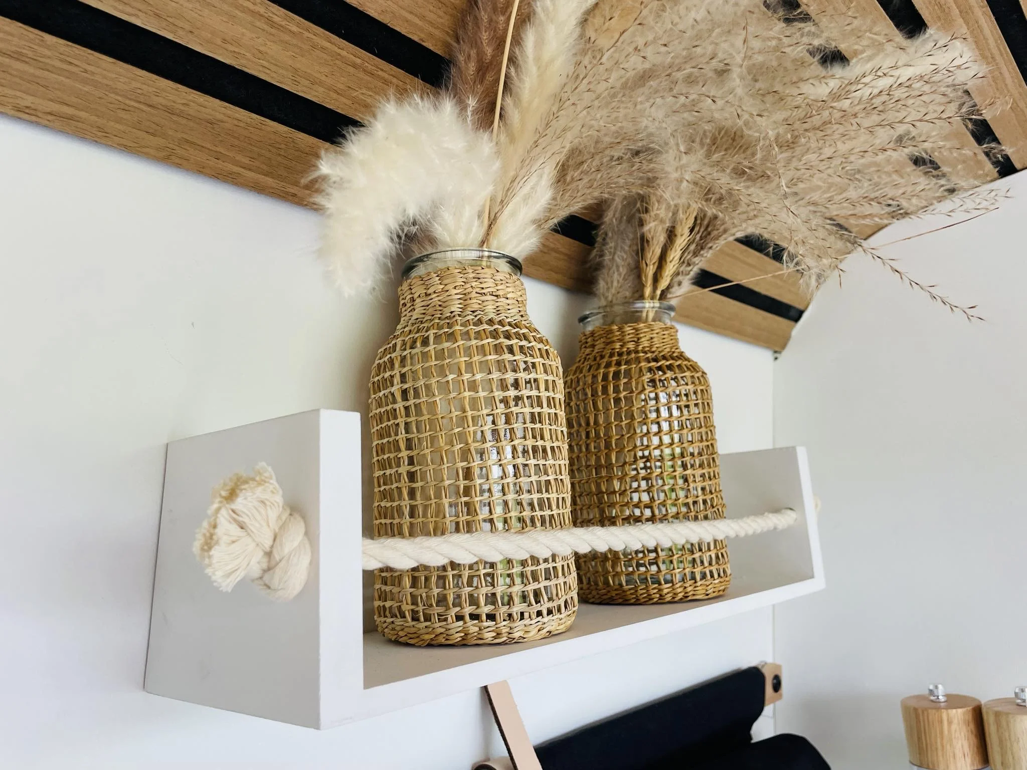 Boho opberg rekje in een camper Van van Granada Beach