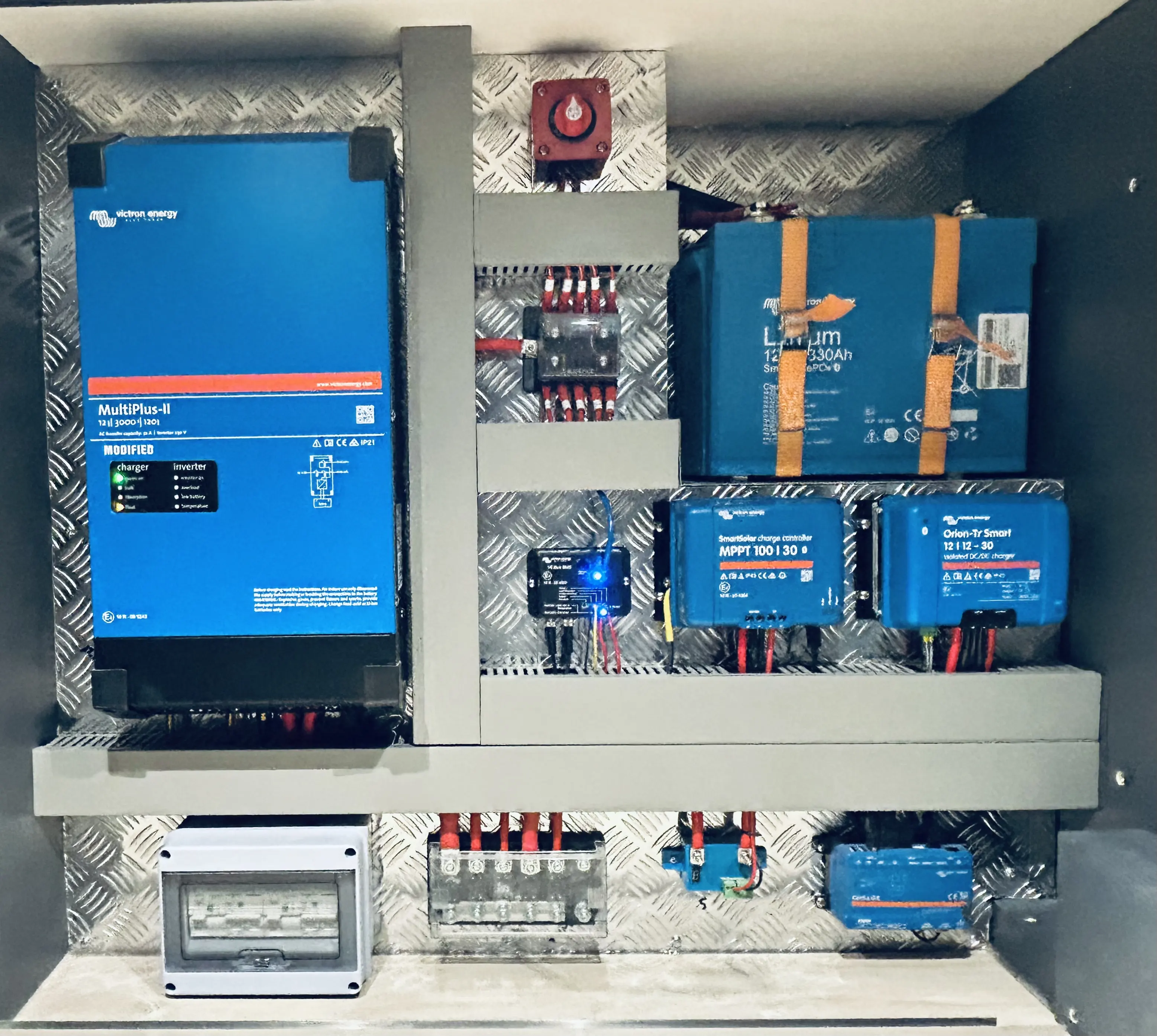 Victron elektrische installatie in een camper Van van Granada Beach