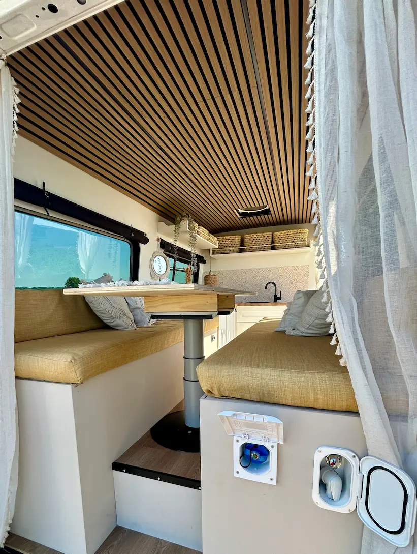 Buitendouche met warm water